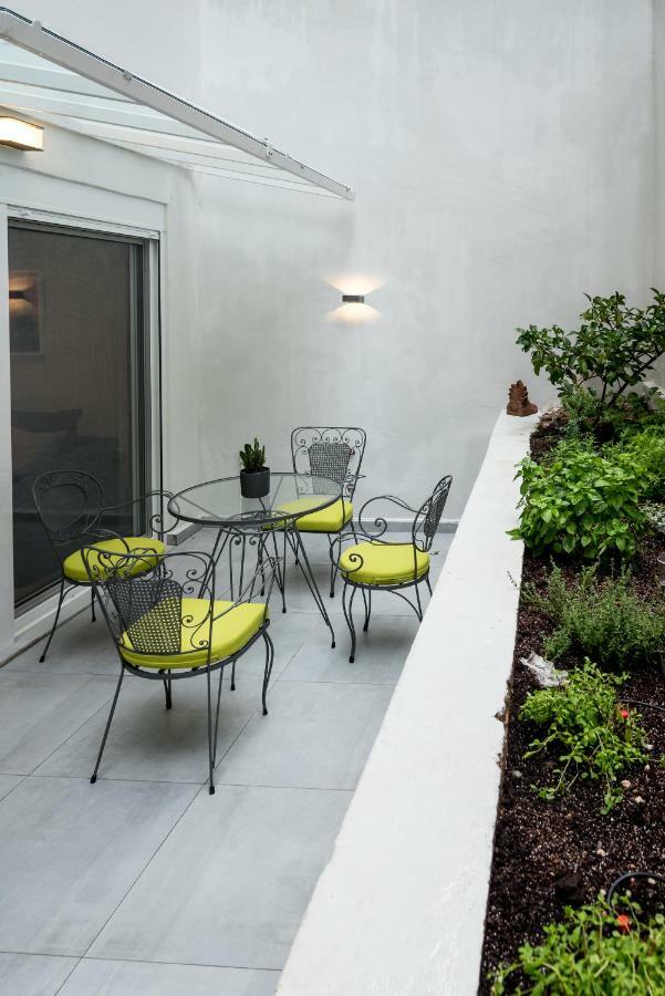 Central Cozy Studio With A Secret Garden Athen Exterior foto