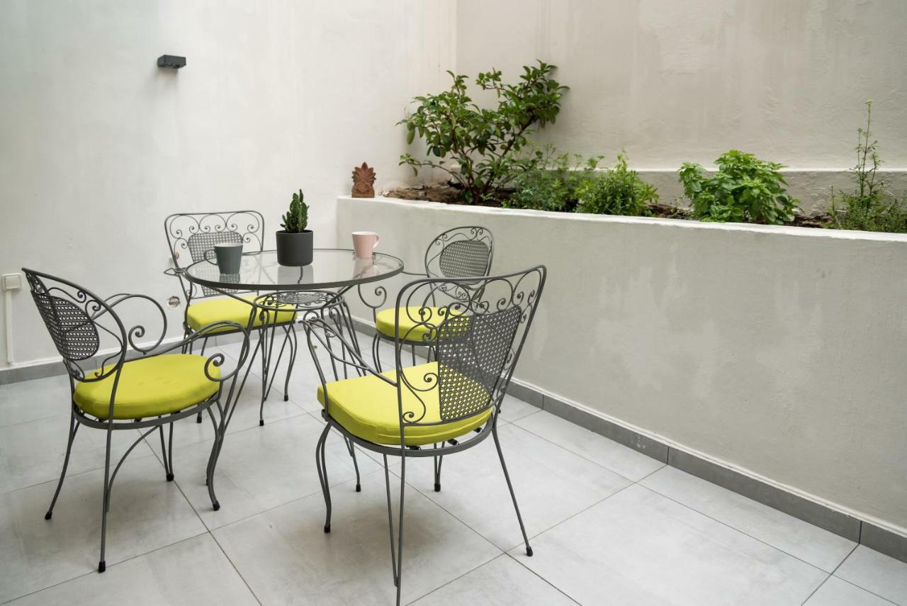 Central Cozy Studio With A Secret Garden Athen Exterior foto